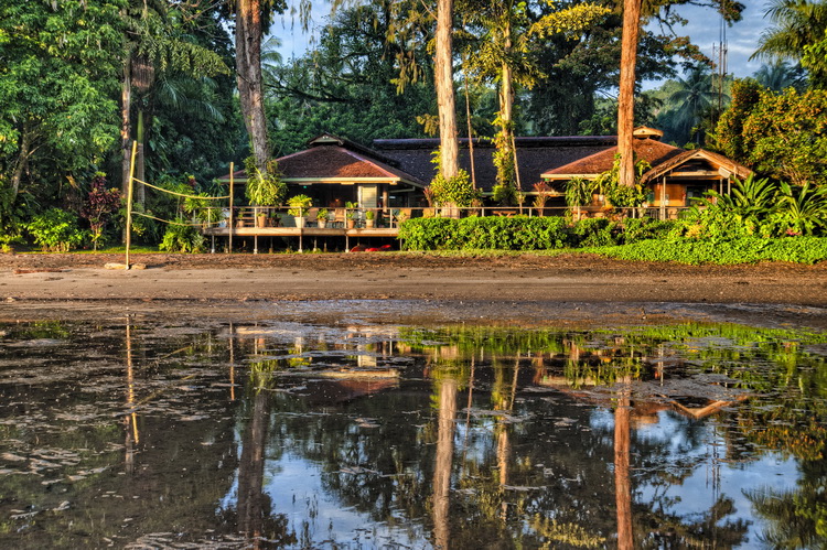 The main lodge at Walindi Dive Resort